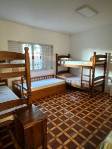 Postel nebo postele na pokoji v ubytování Quarto privativo em residência ótima localização