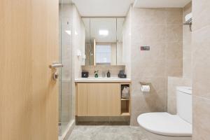Ένα μπάνιο στο Livetour Hotel Panyu Nancun Wanbo Metro Guangzhou