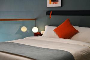Ένα ή περισσότερα κρεβάτια σε δωμάτιο στο Livetour Hotel Panyu Nancun Wanbo Metro Guangzhou