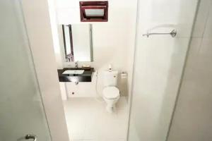 Ένα μπάνιο στο Queen Hotel NT - by BAY LUXURY