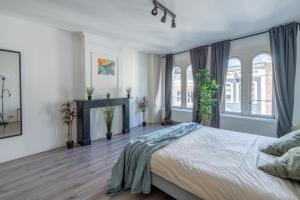 Postel nebo postele na pokoji v ubytování Penthouse Amsterdam Dam Square