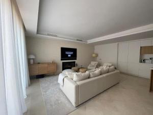 Fotografia z galérie ubytovania Luxury 4 BD Penthouse with Private Pool by Hostlovers v Marbelli
