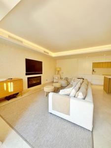 Fotografia z galérie ubytovania Luxury 4 BD Penthouse with Private Pool by Hostlovers v Marbelli