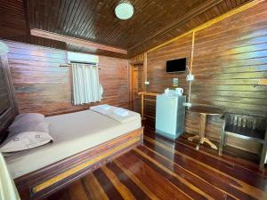 a small room with a bed and a table in it at Ruen Orathai Resort in Prachuap Khiri Khan