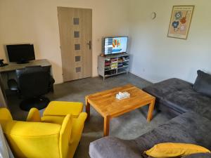 Televízia a/alebo spoločenská miestnosť v ubytovaní Pavlinka Cottage - HOT TUB - SAUNA