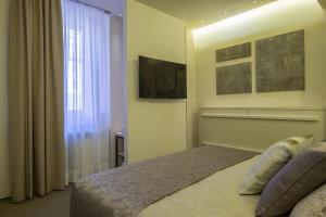 Krevet ili kreveti u jedinici u objektu Room 230 Roma Luxury Suites