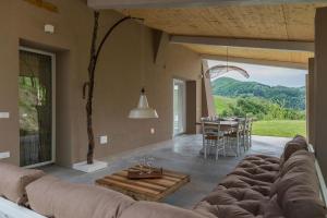 a living room with a couch and a table at Villa Gea 12 in Fermignano