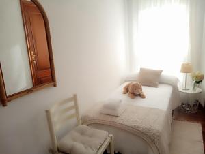 Łóżko lub łóżka w pokoju w obiekcie CASA AMELIA Apartamento Bajo con terraza y jardín Apartamento 1ªPlanta
