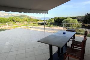 Un balcon sau o terasă la Atheras Balcony