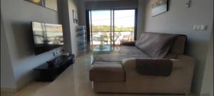 a living room with a couch and a flat screen tv at Apartamento Saul de Tarso in Beniarbeig