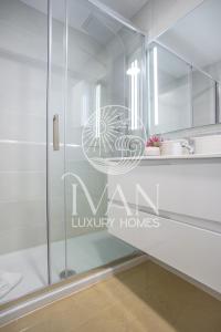 Kúpeľňa v ubytovaní Casa Luz Ivan Luxury Homes 3ªPlta Frontal 1ªLínea