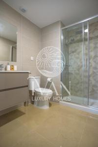 Łazienka w obiekcie Casa Luz Ivan Luxury Homes 3ªPlta Frontal 1ªLínea