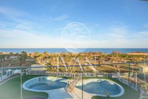 widok na ocean z balkonu ośrodka w obiekcie Casa Luz Ivan Luxury Homes 3ªPlta Frontal 1ªLínea w mieście Oropesa del Mar