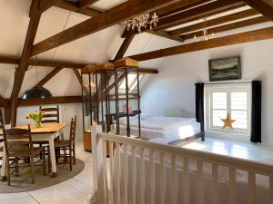 Gallery image of Vakantie appartement Goedereede let op de badkamer moet met andere gasten gedeeld worden in Goedereede