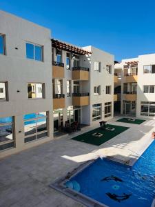 Bazén v ubytování Port Ghalib Apartments nebo v jeho okolí