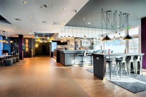 Lounge nebo bar v ubytování Premier Inn München City Ost