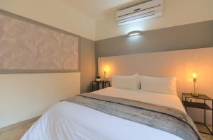 Postel nebo postele na pokoji v ubytování Imola Suites