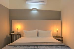Postel nebo postele na pokoji v ubytování Imola Suites