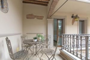 Balkón nebo terasa v ubytování Imola Suites