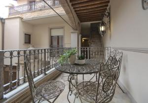 Balkón nebo terasa v ubytování Imola Suites
