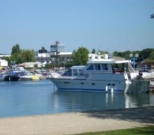a white boat is docked in a harbor at Aux Alcôves du Spa in La Rothière