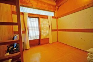 Hanok Gotaek Goeul客房内的一张或多张床位