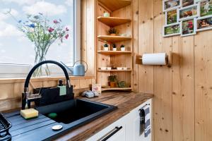 Photo de la galerie de l'établissement Domek wczasowy z dostępem do Mini zoo Donkeyszot, à Rogozina 92 autres photos