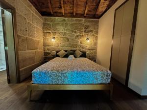 Ένα ή περισσότερα κρεβάτια σε δωμάτιο στο Refúgio da Moleira