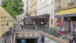 a group of people walking down a busy city street at Appartement de standing 1 – tour Eiffel/Invalides in Paris