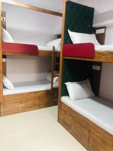 Postel nebo postele na pokoji v ubytování Everest Stays Rooms and Dormitory