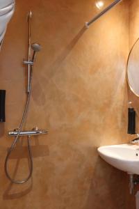 Bilik mandi di Milling Hotel Ansgar