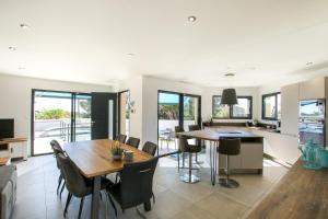 Kuchyň nebo kuchyňský kout v ubytování LA VILLA DU BAGNAS