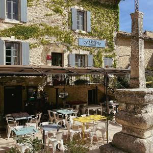 Restorāns vai citas vietas, kur ieturēt maltīti, naktsmītnē Chez Rosette de Lussan