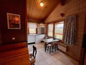 Kuchyň nebo kuchyňský kout v ubytování Sfeervolle en ruime chalet Il Mondo