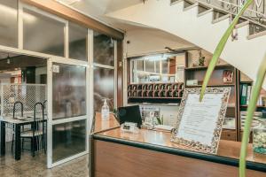 Un restaurante o sitio para comer en Hotel Duc de Vendôme