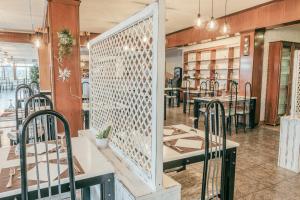 Un restaurante o sitio para comer en Hotel Duc de Vendôme