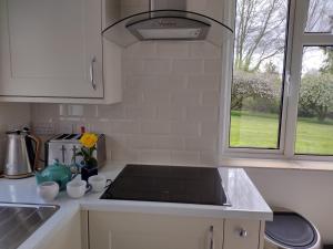 Gallery image of Robin Hill Cottage in Amesbury