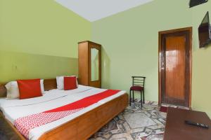 Кровать или кровати в номере Hotel Poojan Heritage