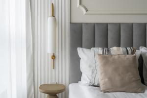 Posteľ alebo postele v izbe v ubytovaní Symphony Modern Tower Apartamenty