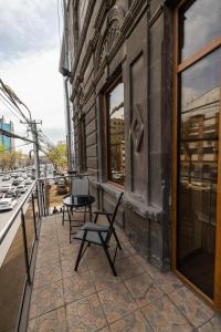 Rõdu või terrass majutusasutuses Ararat Hotel