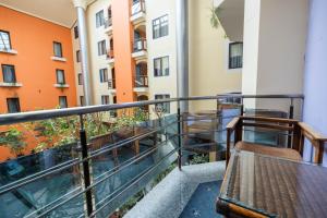 Rõdu või terrass majutusasutuses Ararat Hotel