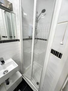 a bathroom with a shower and a sink at Elegant 1BR Flat in the Heart of Hackney in London