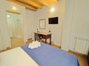 Postel nebo postele na pokoji v ubytování Holmann Suite & Rooms