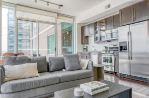 a living room with a couch and a kitchen at Downtown Austin 1br w gym pool wd nr Capitol ATX-109 in Austin