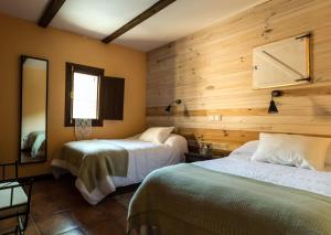Posteľ alebo postele v izbe v ubytovaní Hotel Rural Don Burguillo