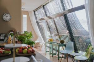 a room with large windows with tables and chairs at Cocoon Wien Westbahnhof - ehemals Boutiquehotel Stadthalle in Vienna