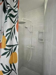 a bathroom with a shower with a shower curtain at Apartament Juratka in Jurata