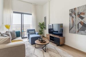 a living room with a couch and a tv at Frank Porter - The Nook 2 in Dubai