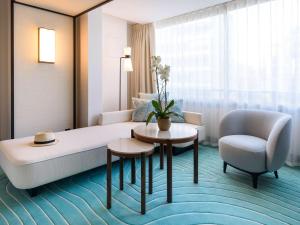 Uma área de estar em Mondrian Cannes