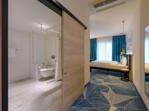 ibis Styles Bad Reichenhall的一间浴室